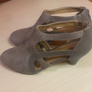 Comfortview Women's Taupe 10.5WW Heels